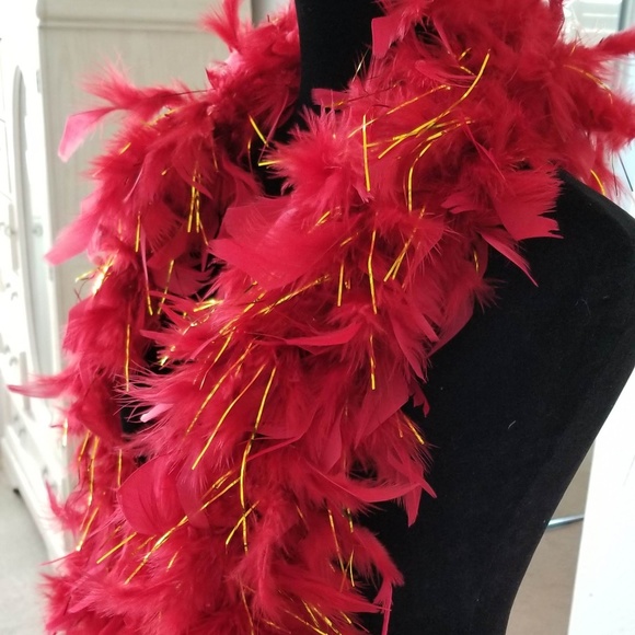 65-45 Gram Chandelle Feather Boa Bright Red W/Gold - Picture 2 of 8